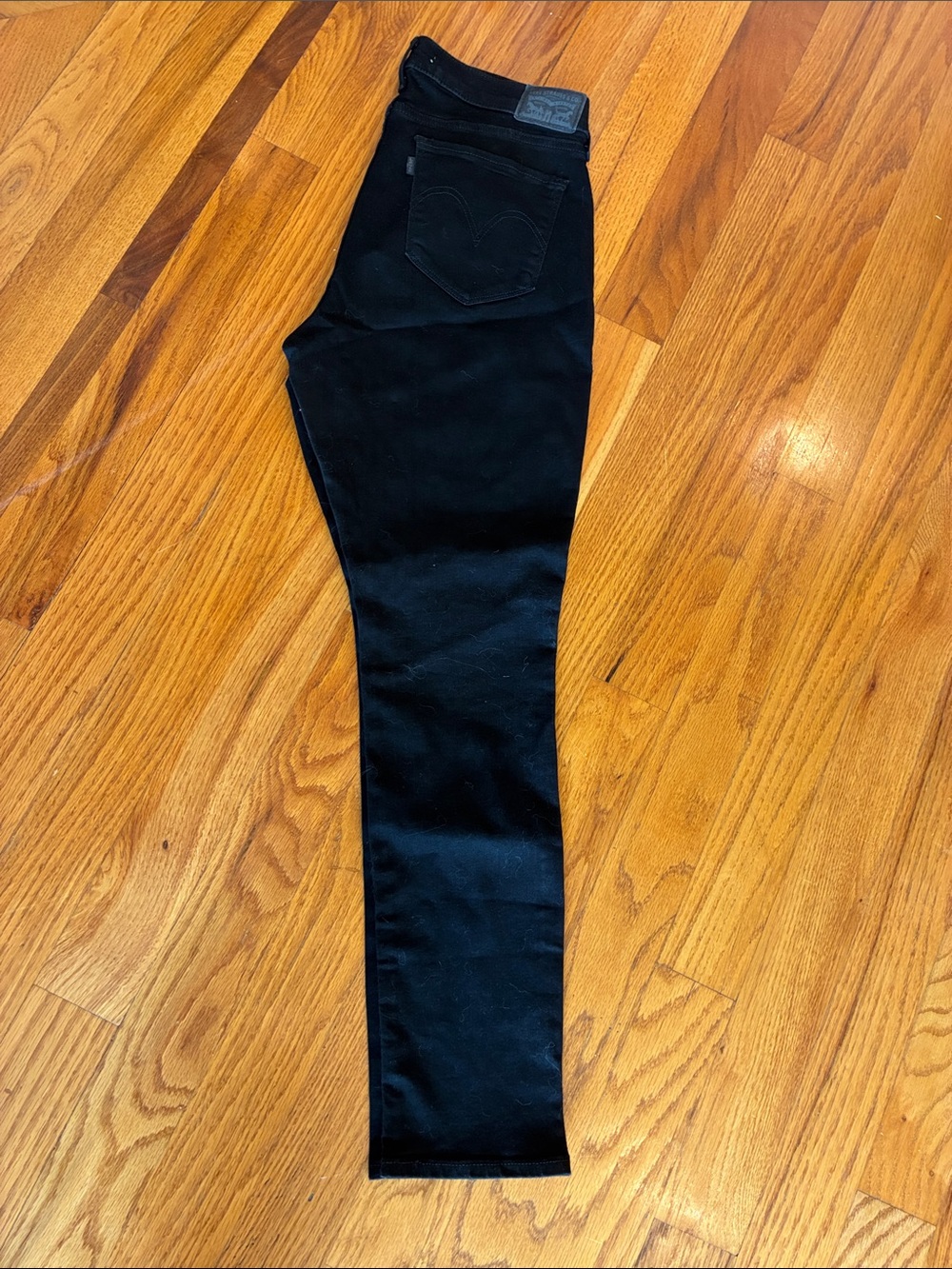 Levi's Black Women's Skinny Jeans - Sleek Stretch Fit